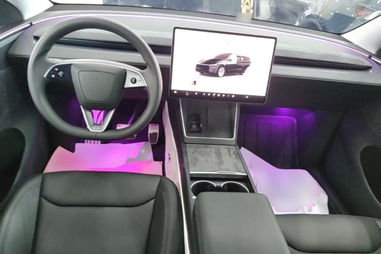 Used Tesla Model Y 2025 Long-Range All-Wheel-Drive Version Center Console