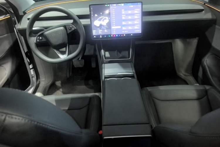Used Tesla Model Y 2025 Rear-Wheel-Drive Version Center Console