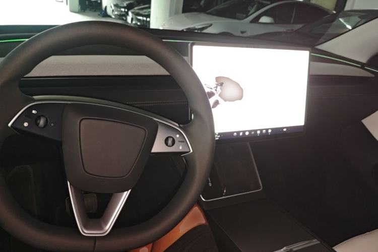 Used Tesla Model Y 2025 Long-Range All-Wheel-Drive Version Center Console