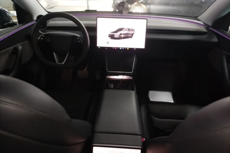 Used Tesla Model Y 2025 Rear-Wheel Drive First Edition Center Console