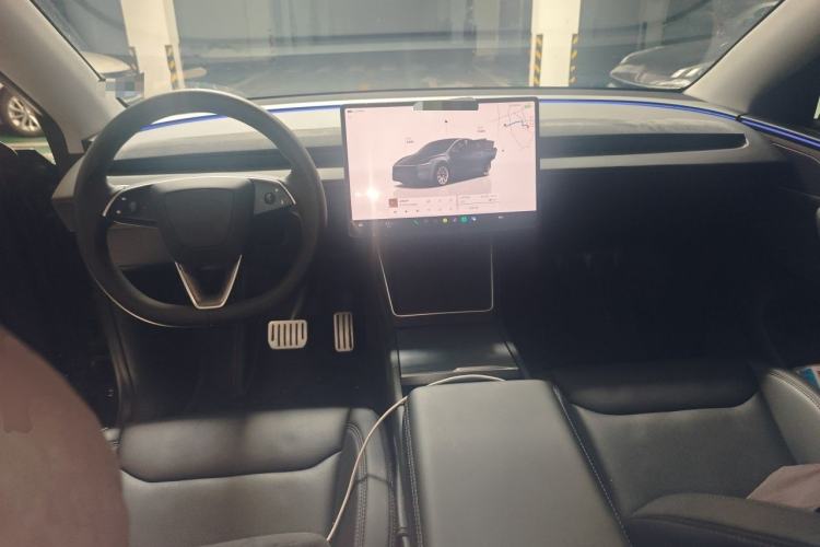 Used Tesla Model Y 2025 Long-Range All-Wheel Drive First Edition Center Console