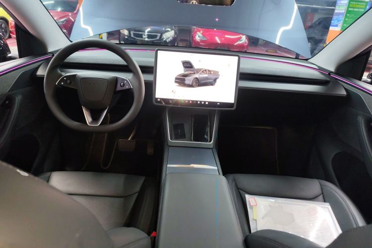 Used Tesla Model Y 2025 Long-Range All-Wheel Drive First Edition Center Console