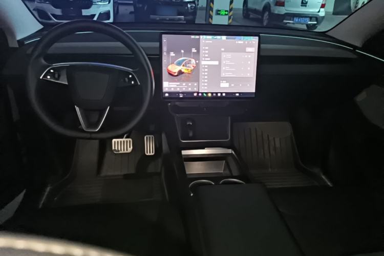 Used Tesla Model Y 2025 Rear-Wheel-Drive Version Center Console