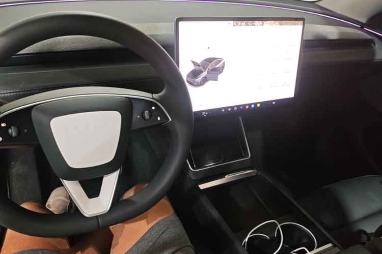 Used Tesla Model Y 2025 Rear-Wheel-Drive Version Center Console