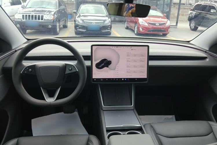 Used Tesla Model Y 2025 Rear-Wheel-Drive Version Center Console