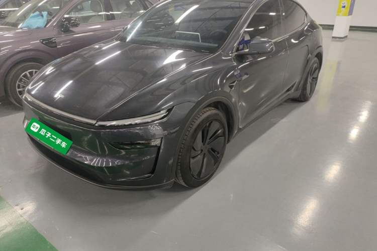 Tesla Model Y 2025 Rear-Wheel Drive First Edition