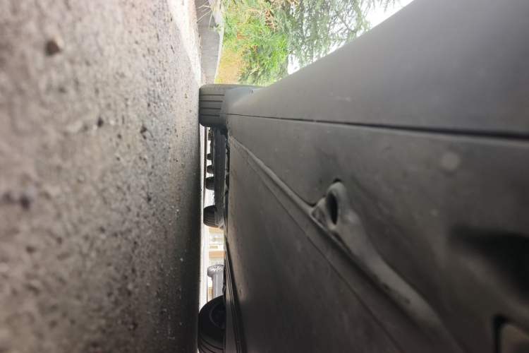 Used Tesla Model Y 2025 Rear-Wheel-Drive Version Chassis Front Right