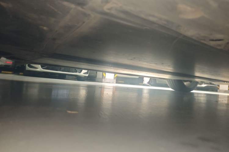 Used Tesla Model Y 2025 Long-Range All-Wheel Drive First Edition Chassis Rear Right