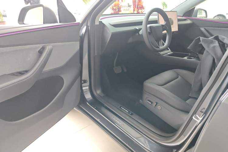 Used Tesla Model Y 2025 Rear-Wheel-Drive Version Driver Seat