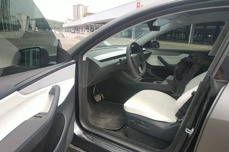 Used Tesla Model Y 2025 Rear-Wheel-Drive Version Driver Seat