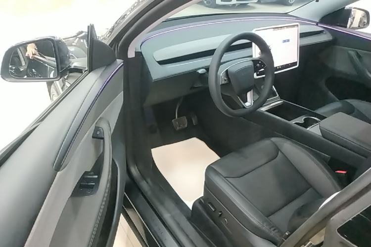 Used Tesla Model Y 2025 Rear-Wheel Drive First Edition Driver Seat