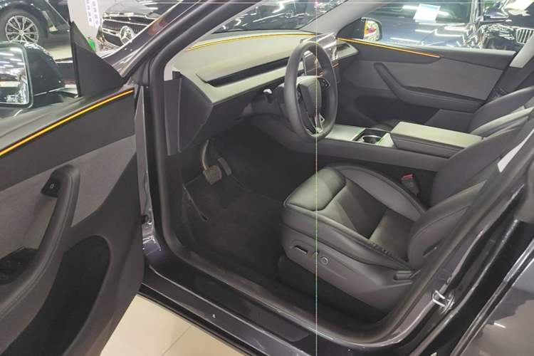 Used Tesla Model Y 2025 Rear-Wheel-Drive Version Driver Seat