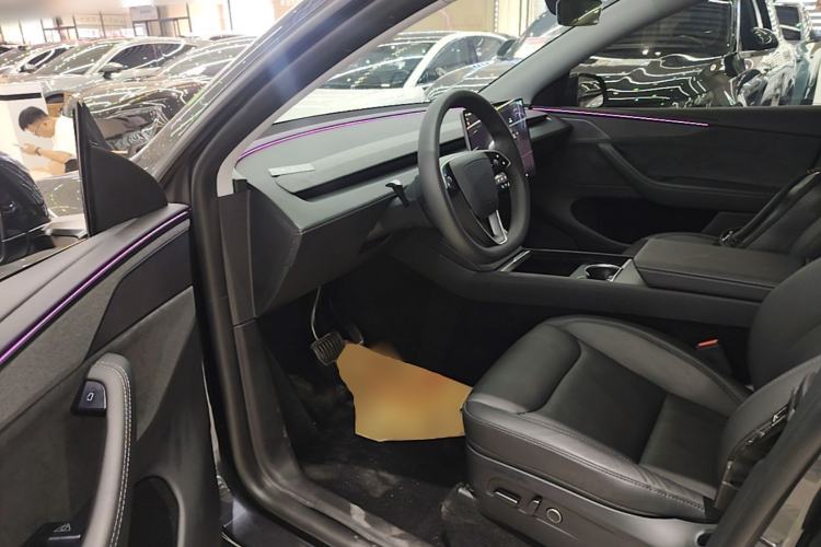 Used Tesla Model Y 2025 Long-Range All-Wheel-Drive Version Driver Seat