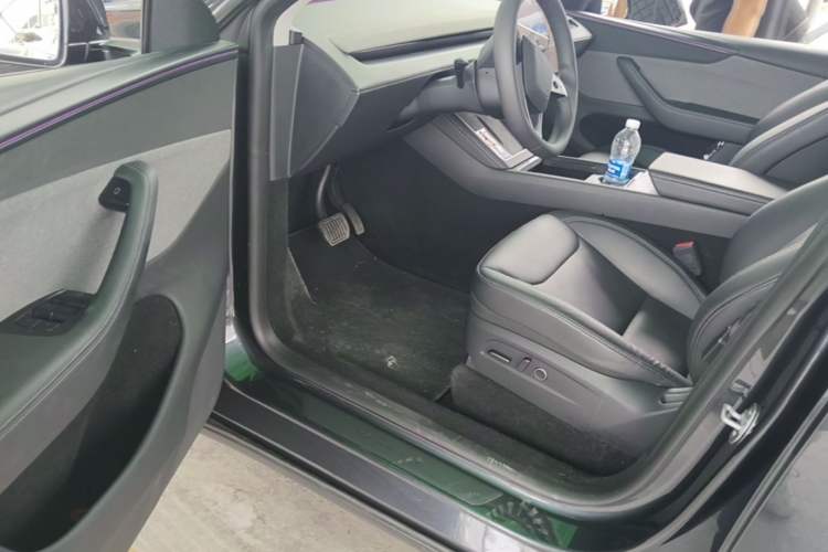 Used Tesla Model Y 2025 Rear-Wheel-Drive Version Driver Seat