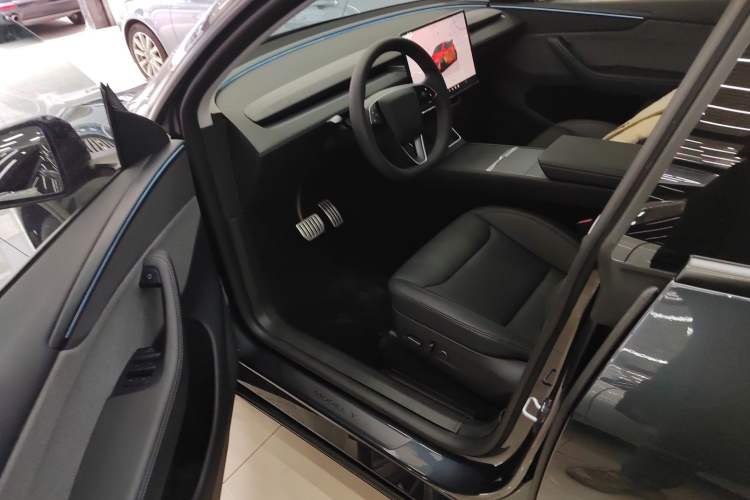 Used Tesla Model Y 2025 Rear-Wheel-Drive Version Driver Seat