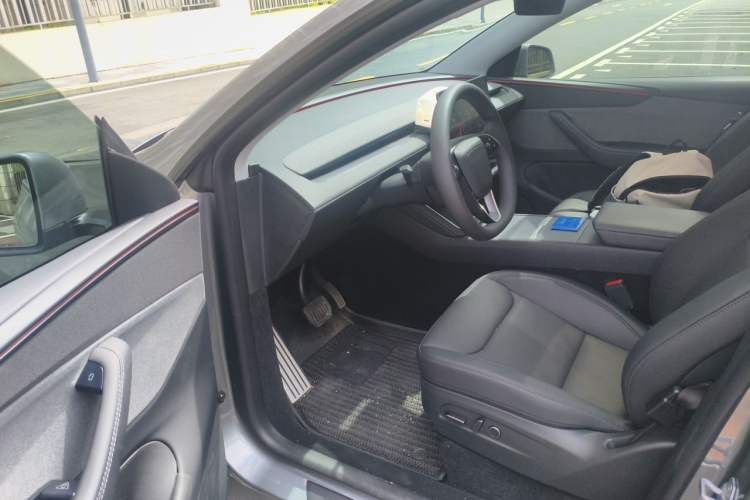 Used Tesla Model Y 2025 Rear-Wheel-Drive Version Driver Seat