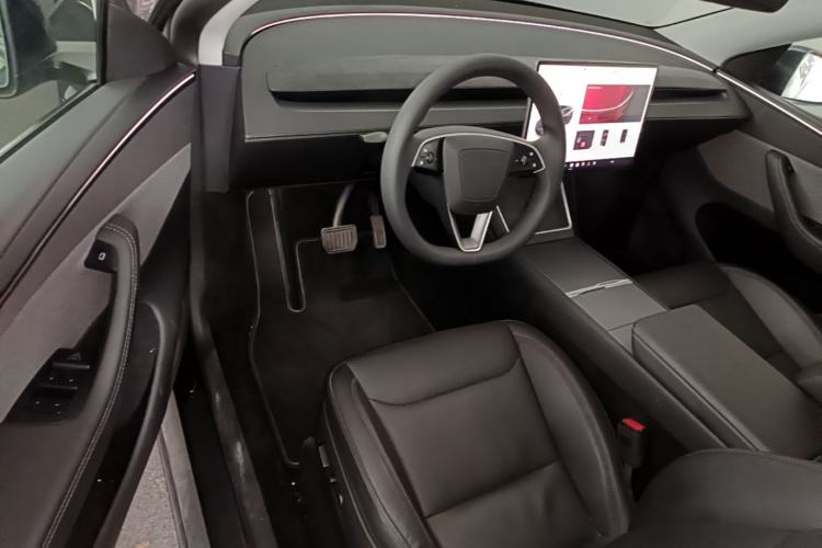 Used Tesla Model Y 2025 Rear-Wheel Drive First Edition Driver Seat
