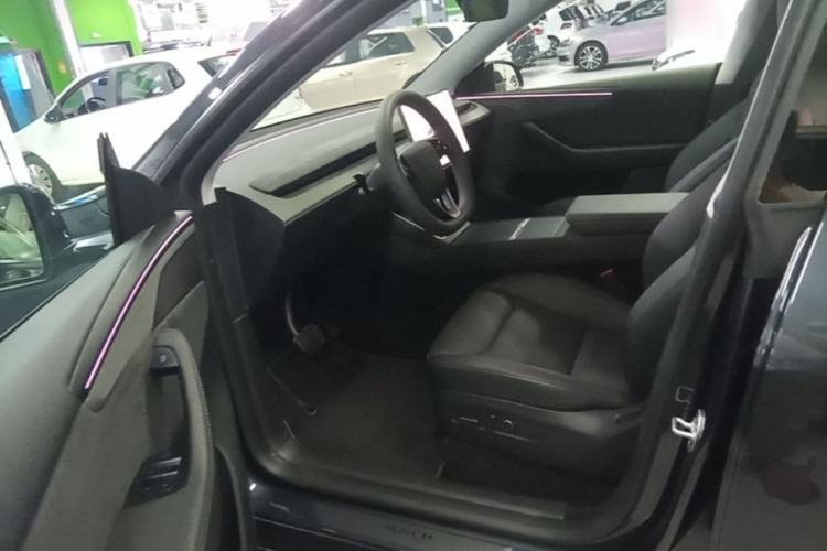 Used Tesla Model Y 2025 Long-Range All-Wheel Drive First Edition Driver Seat