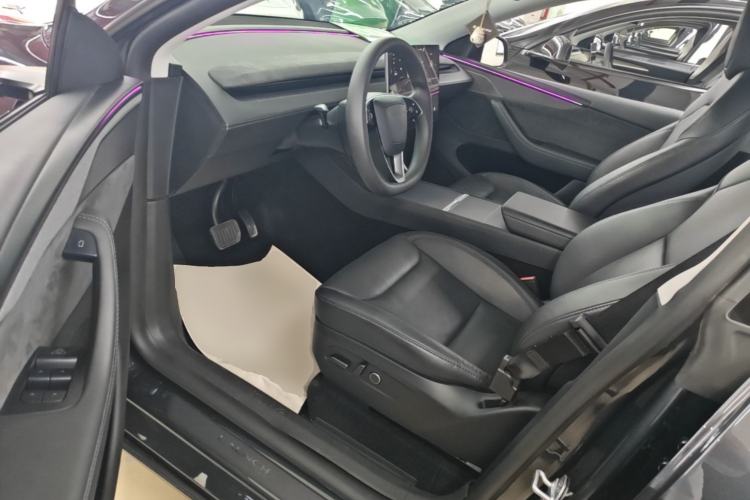 Used Tesla Model Y 2025 Long-Range All-Wheel-Drive Version Driver Seat