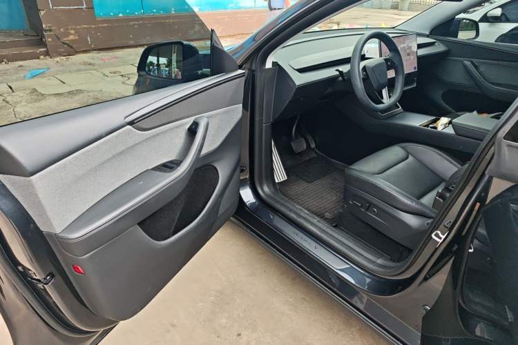 Used Tesla Model Y 2025 Rear-Wheel-Drive Version Driver Seat