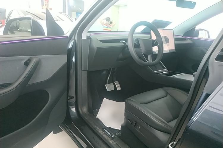 Used Tesla Model Y 2025 Rear-Wheel-Drive Version Driver Seat