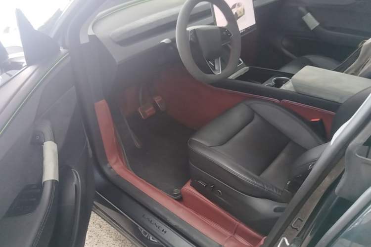 Used Tesla Model Y 2025 Long-Range All-Wheel Drive First Edition Driver Seat