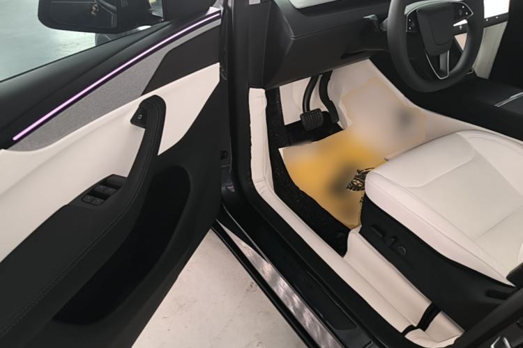 Used Tesla Model Y 2025 Long-Range All-Wheel Drive First Edition Driver Seat