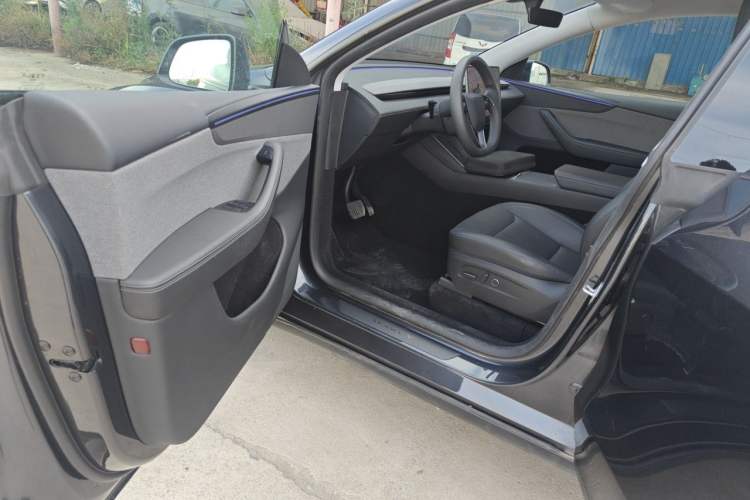 Used Tesla Model Y 2025 Rear-Wheel-Drive Version Driver Seat