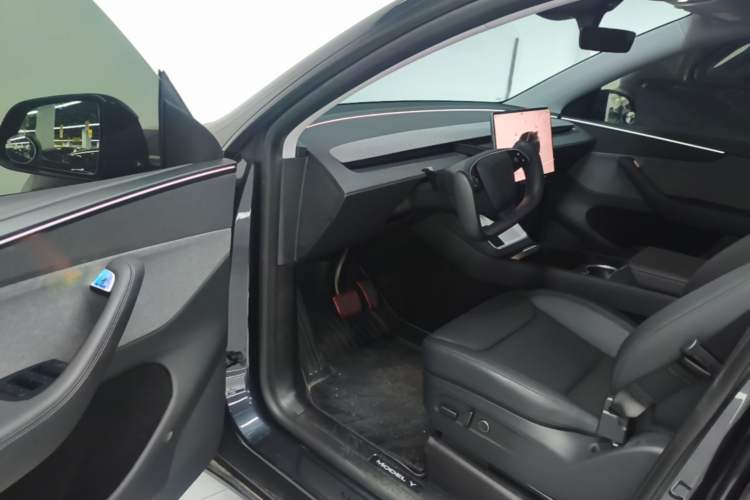 Used Tesla Model Y 2025 Rear-Wheel-Drive Version Driver Seat