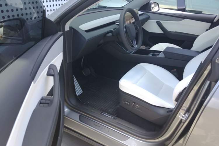 Used Tesla Model Y 2025 Rear-Wheel-Drive Version Driver Seat