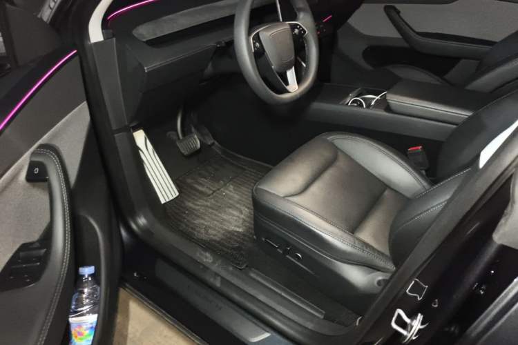 Used Tesla Model Y 2025 Rear-Wheel Drive First Edition Driver Seat