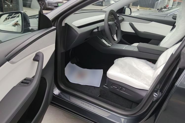Used Tesla Model Y 2025 Rear-Wheel-Drive Version Driver Seat