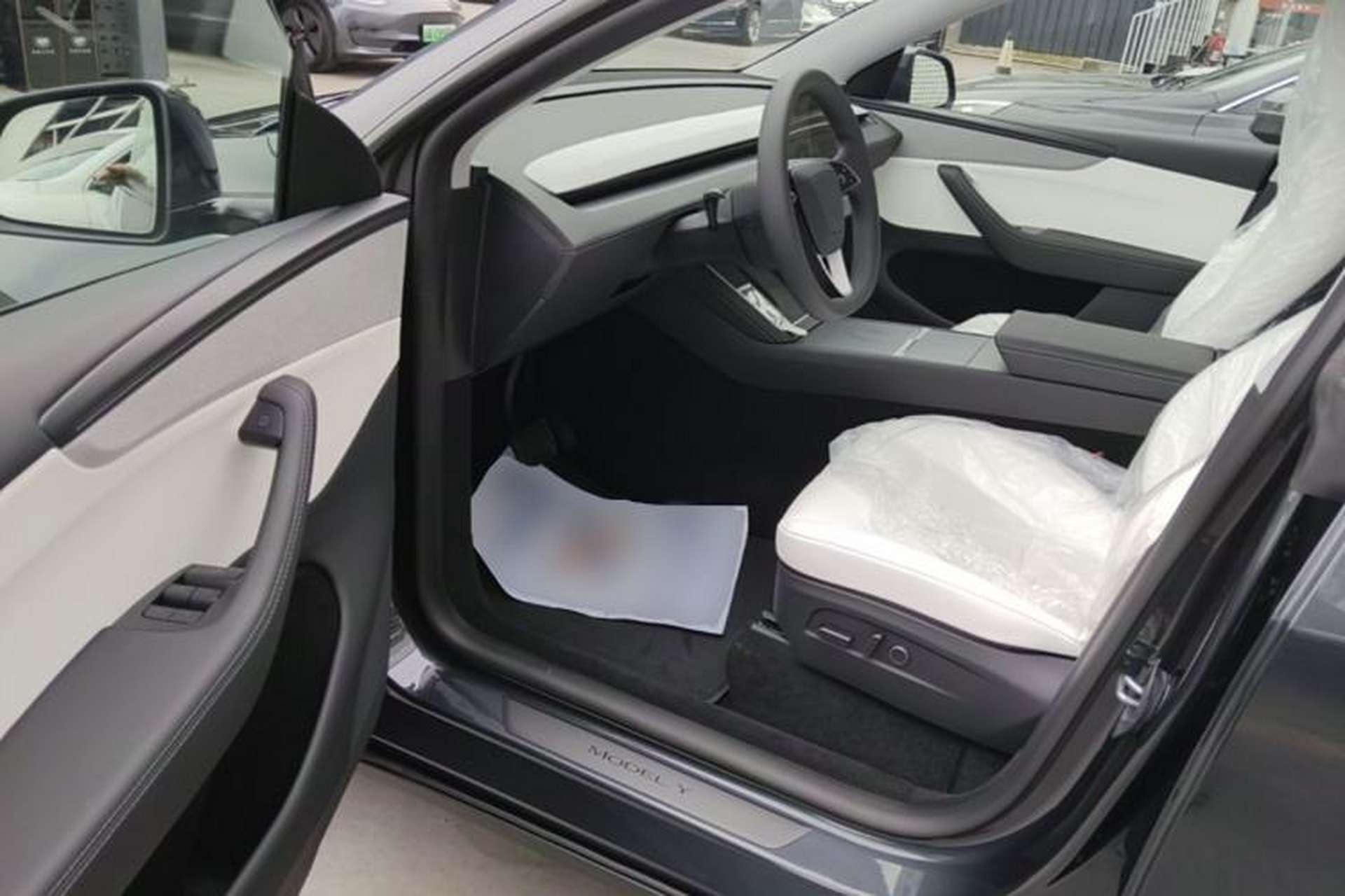 Used Tesla Model Y 2025 Rear-Wheel-Drive Version Driver Seat