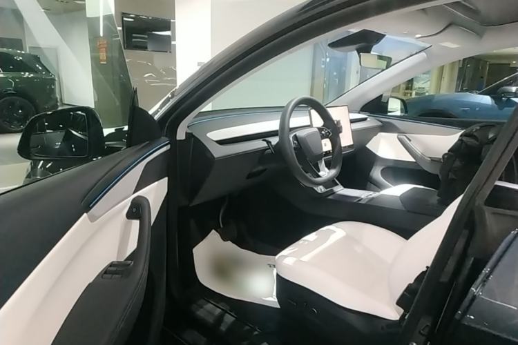 Used Tesla Model Y 2025 Long-Range All-Wheel-Drive Version Driver Seat