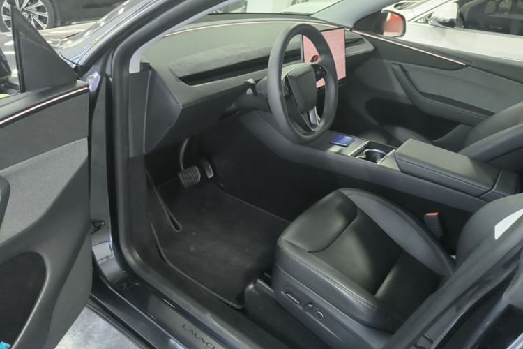 Used Tesla Model Y 2025 Rear-Wheel Drive First Edition Driver Seat