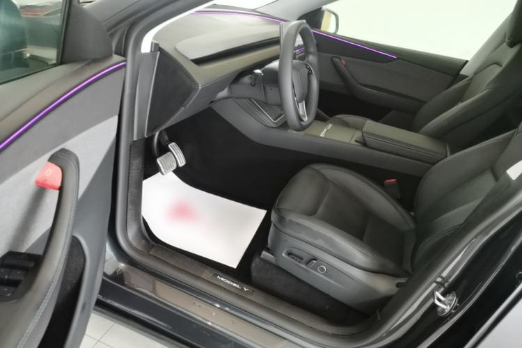 Used Tesla Model Y 2025 Rear-Wheel-Drive Version Driver Seat
