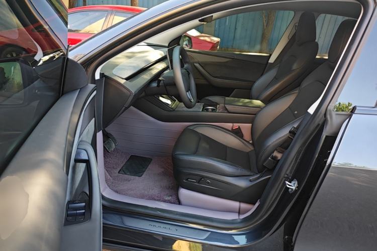 Used Tesla Model Y 2025 Long-Range All-Wheel-Drive Version Driver Seat