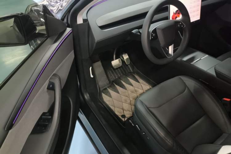 Used Tesla Model Y 2025 Rear-Wheel-Drive Version Driver Seat