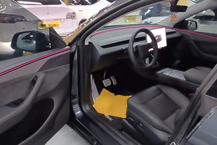 Used Tesla Model Y 2025 Long-Range All-Wheel-Drive Version Driver Seat