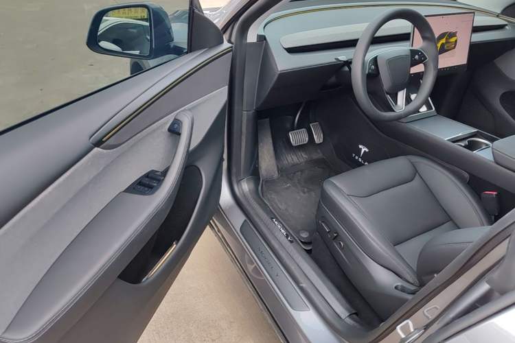 Used Tesla Model Y 2025 Rear-Wheel-Drive Version Driver Seat