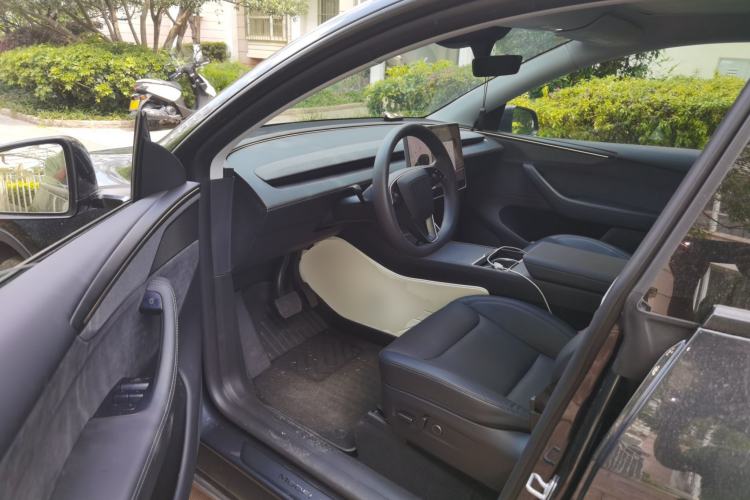 Used Tesla Model Y 2025 Long-Range All-Wheel-Drive Version Driver Seat