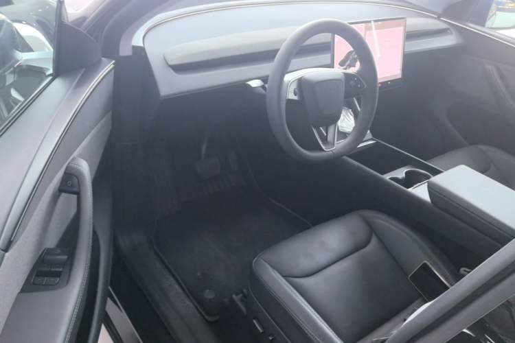 Used Tesla Model Y 2025 Rear-Wheel-Drive Version Driver Seat