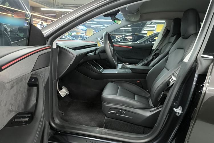 Used Tesla Model Y 2025 Long-Range All-Wheel Drive First Edition Driver Seat