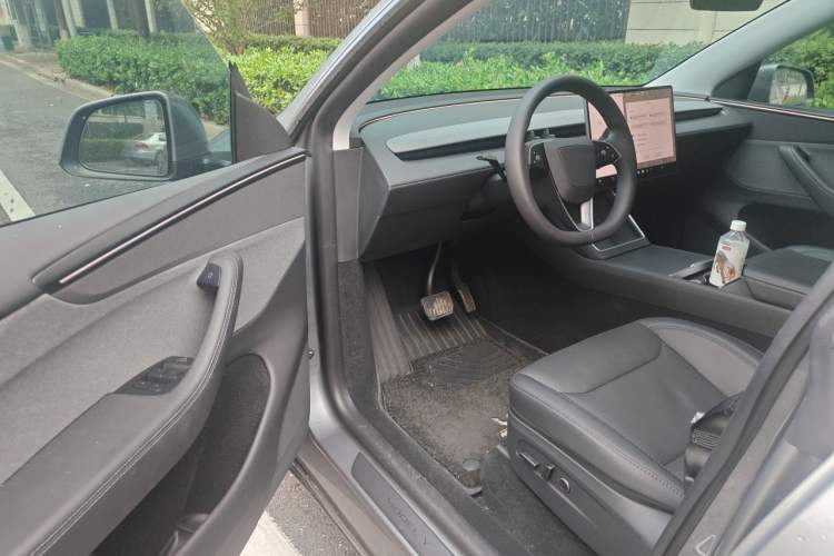 Used Tesla Model Y 2025 Rear-Wheel-Drive Version Driver Seat