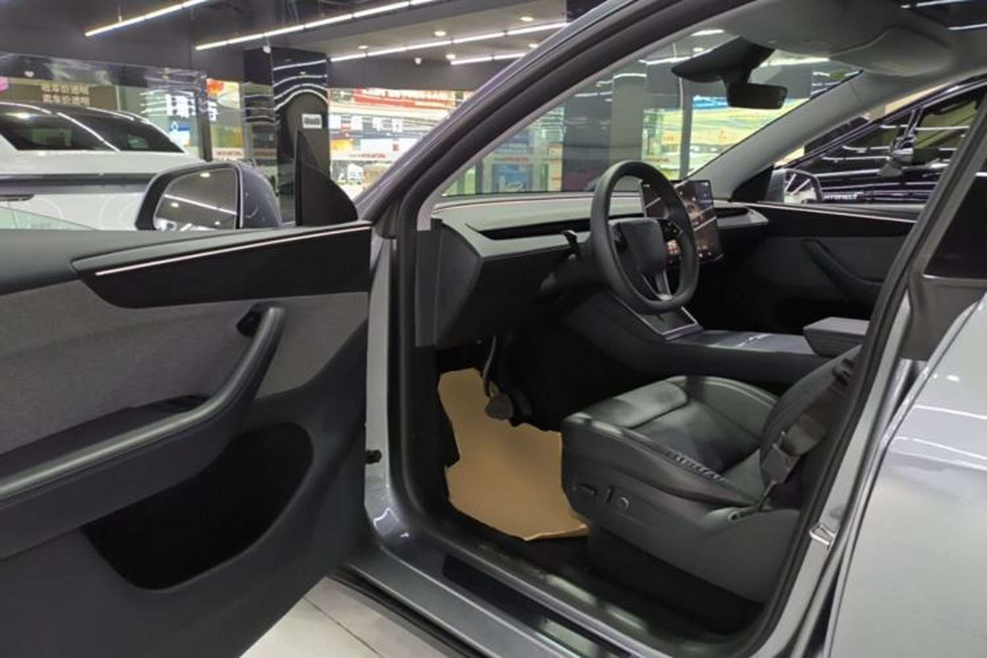Used Tesla Model Y 2025 Rear-Wheel-Drive Version Driver Seat
