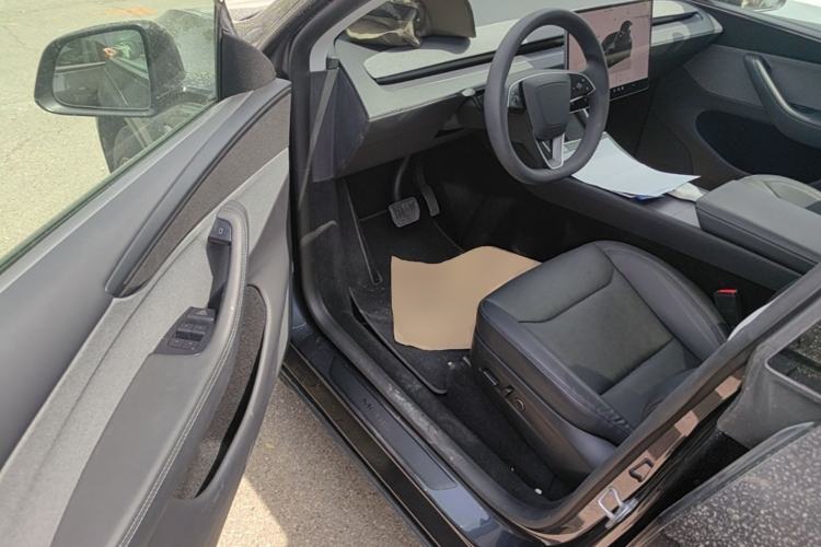 Used Tesla Model Y 2025 Rear-Wheel-Drive Version Driver Seat