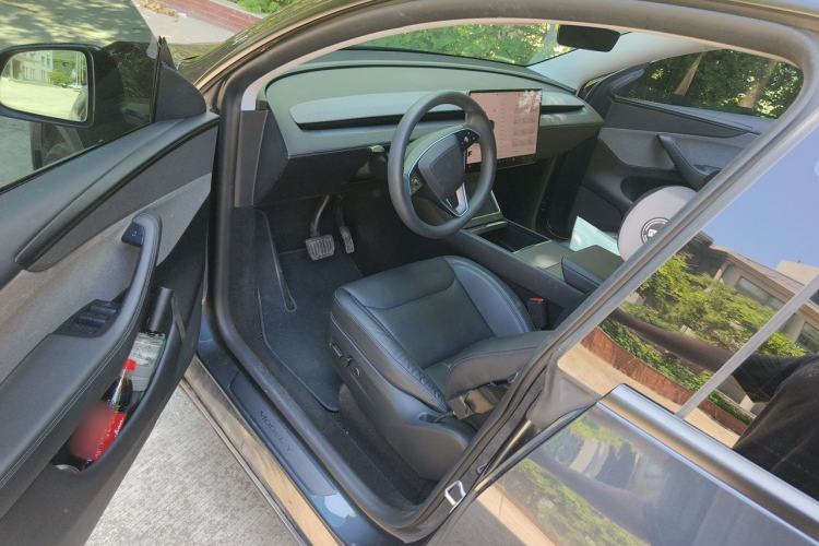 Used Tesla Model Y 2025 Rear-Wheel-Drive Version Driver Seat