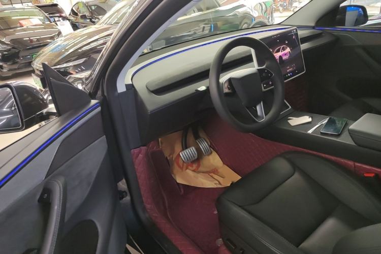 Used Tesla Model Y 2025 Long-Range All-Wheel Drive First Edition Driver Seat