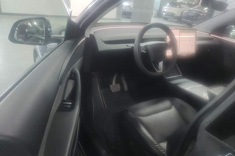 Used Tesla Model Y 2025 Rear-Wheel-Drive Version Driver Seat