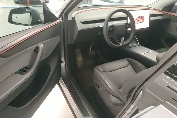 Used Tesla Model Y 2025 Rear-Wheel-Drive Version Driver Seat